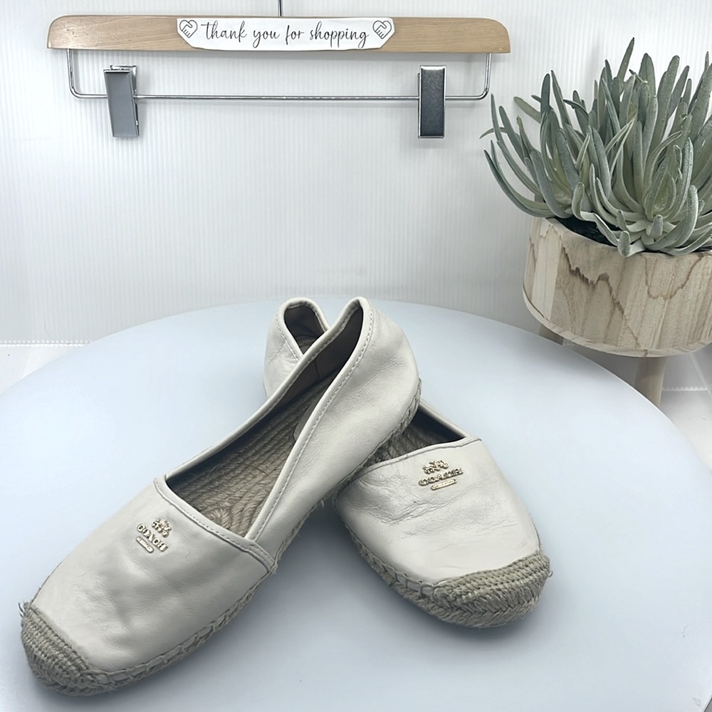 Women cream leather coach flats